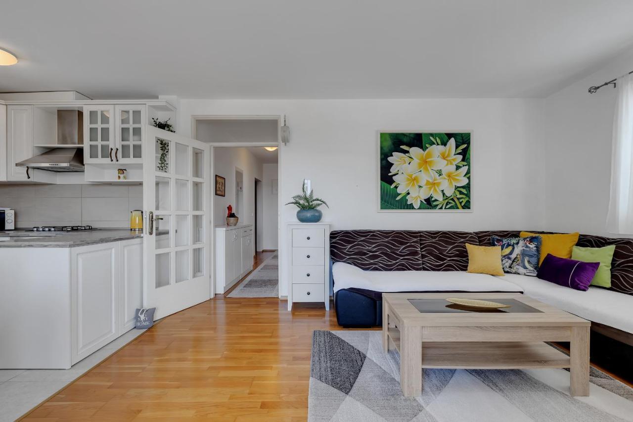 Apartment Pine Fine With Free Parking Makarska Exteriör bild