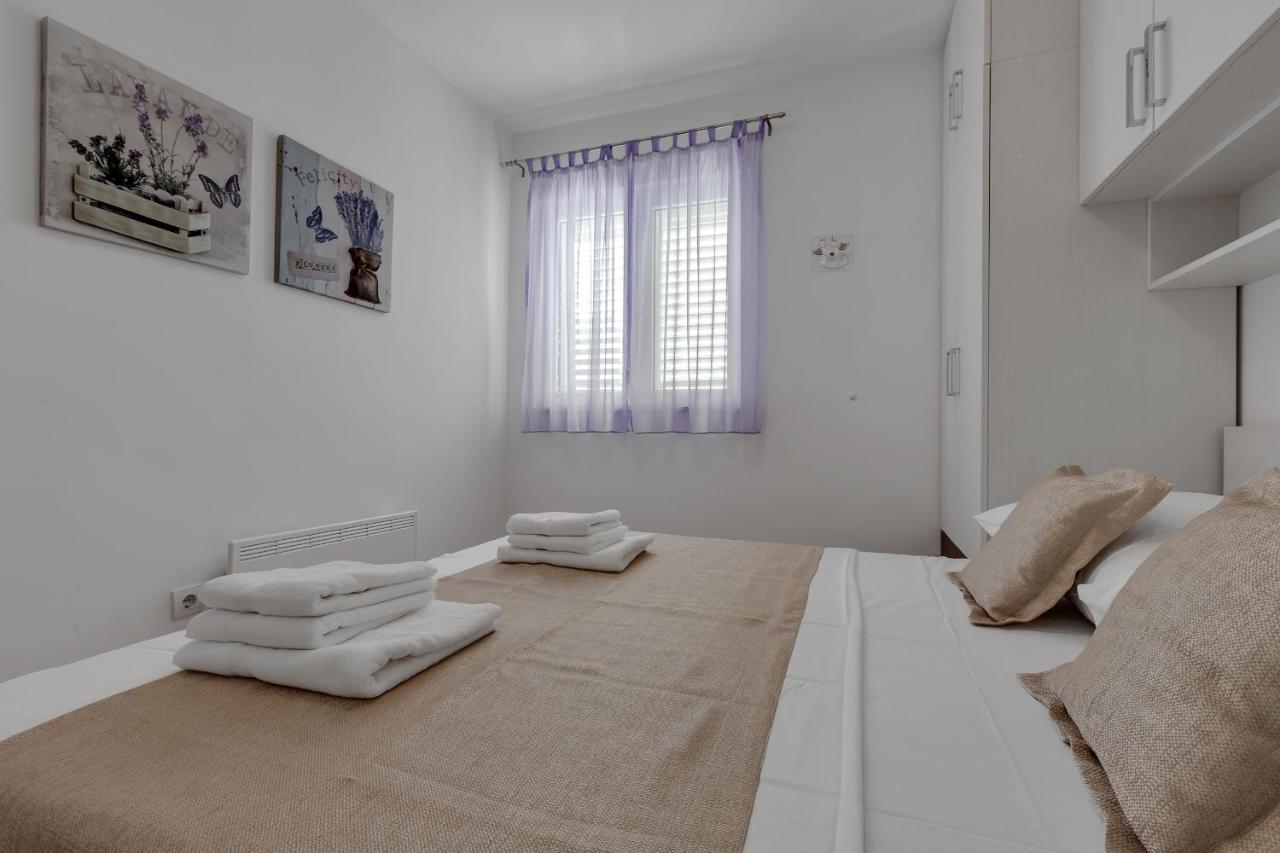 Apartment Pine Fine With Free Parking Makarska Exteriör bild