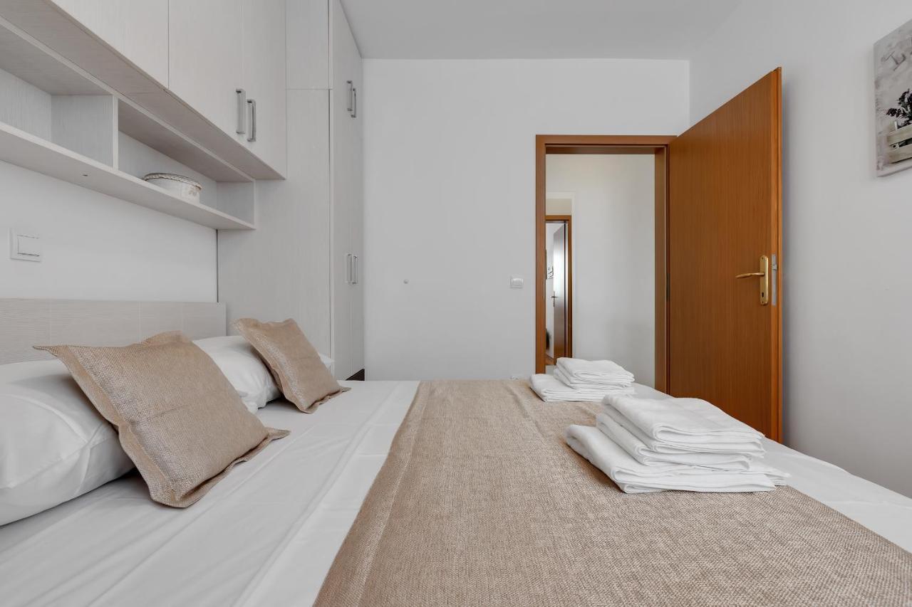 Apartment Pine Fine With Free Parking Makarska Exteriör bild