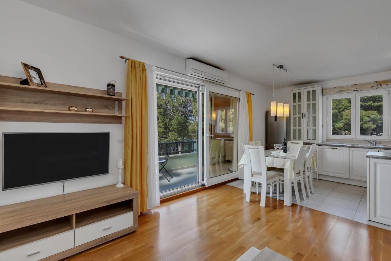 Apartment Pine Fine With Free Parking Makarska Exteriör bild